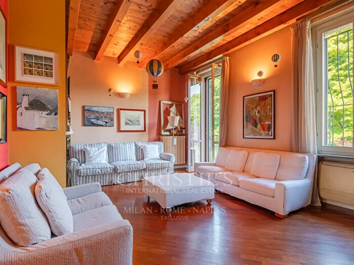 Casa con 6 locali in vendita in Viale Francesco Restelli, Milano