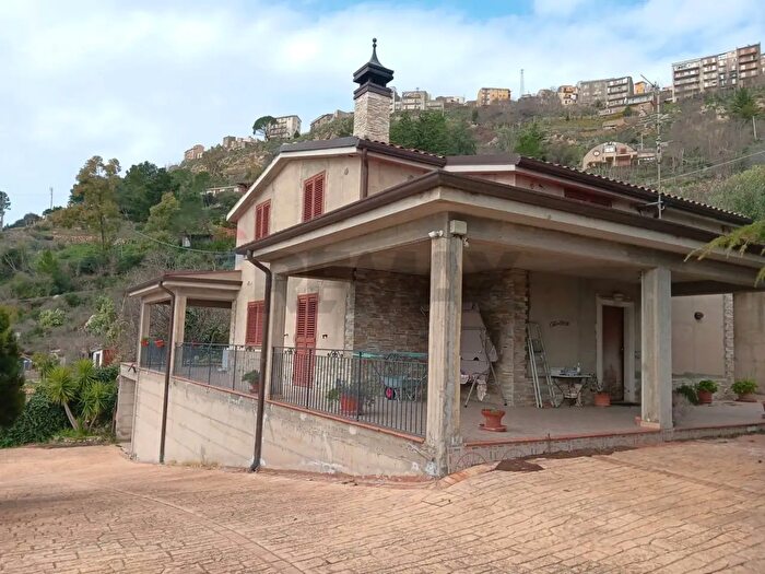 Casa con 8 locali in vendita in Strada Provinciale Snc, Enna