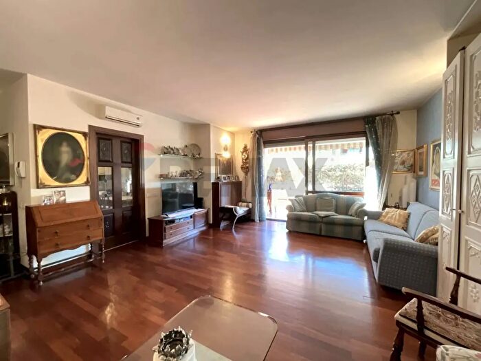 Appartamento trilocale in vendita in Via Montecampione, Arese