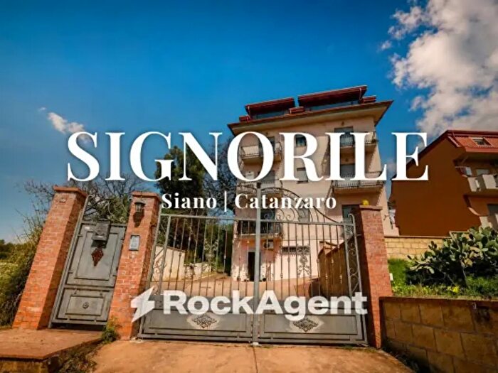 Appartamento quadrilocale in vendita in Via Ferdinando Galiani, Catanzaro