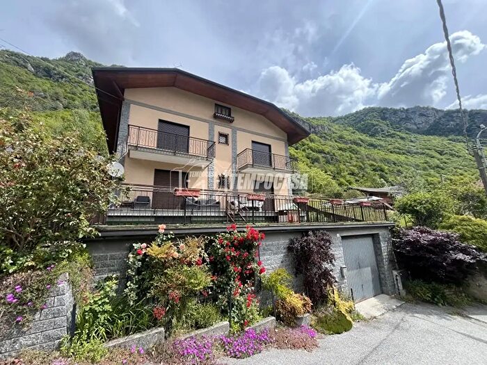 Casa con 10 locali in vendita in Frazione Casetti, Locana