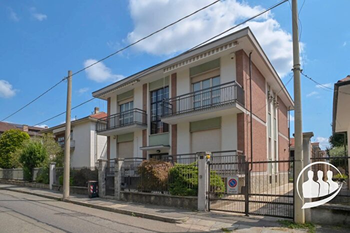 Appartamento con 5 locali in vendita in Via Almese, Collegno