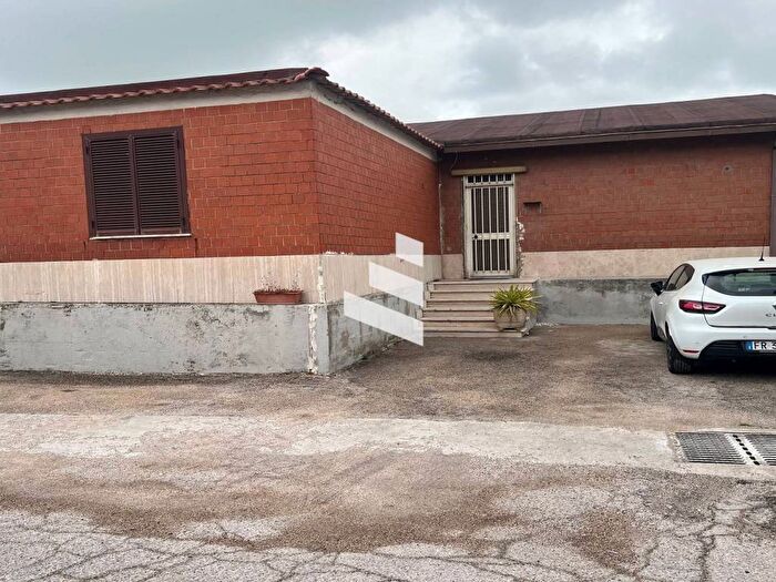 Appartamento trilocale in affitto in Via Busto Arsizio, Maggiona Area Produttiva, Pomezia