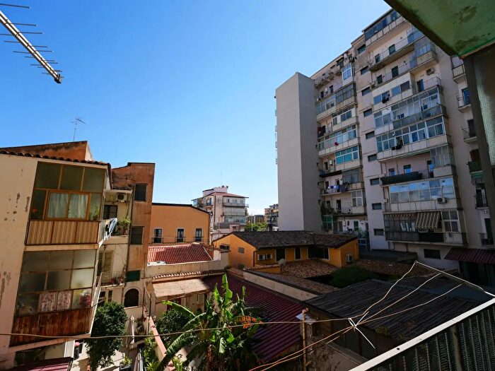 Appartamento con 5 locali in vendita in Via Valverde, Catania