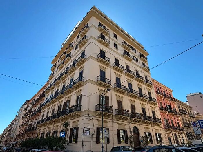 Appartamento con 5 locali in affitto in Palermo