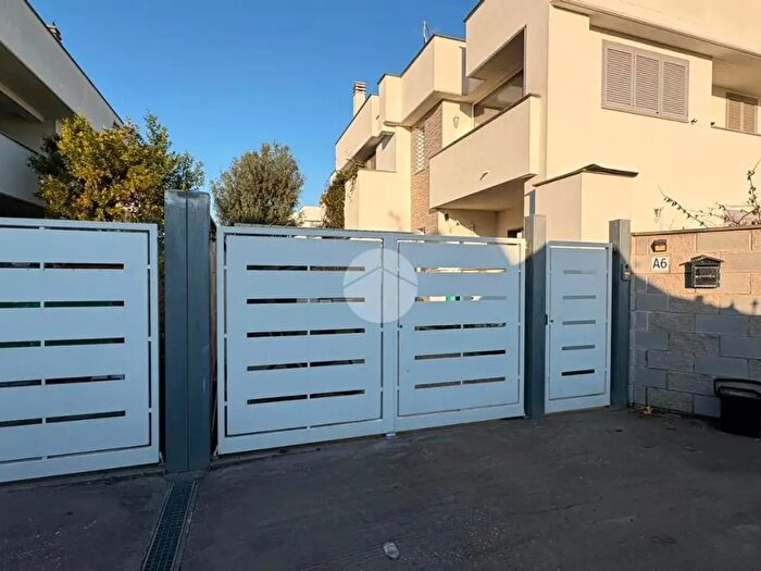 Appartamento trilocale in vendita in Via Montemarzino, Roma