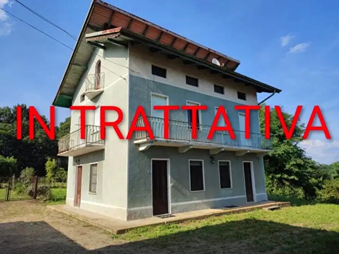 Casa con 5 locali in vendita in Via Fiora, Lessona