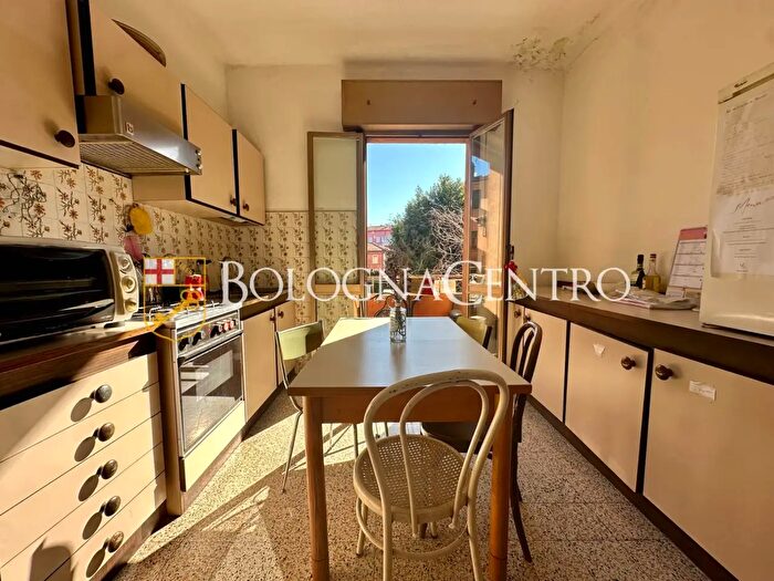 Appartamento con 5 locali in vendita in Via Berengario da Carpi, Bologna