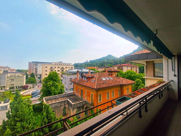 Appartamento con 11 locali in vendita in Vittorio Veneto