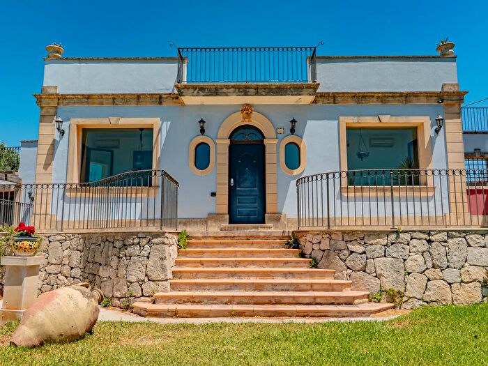 Casa con 7 locali in vendita in Via Agamennone, Siracusa