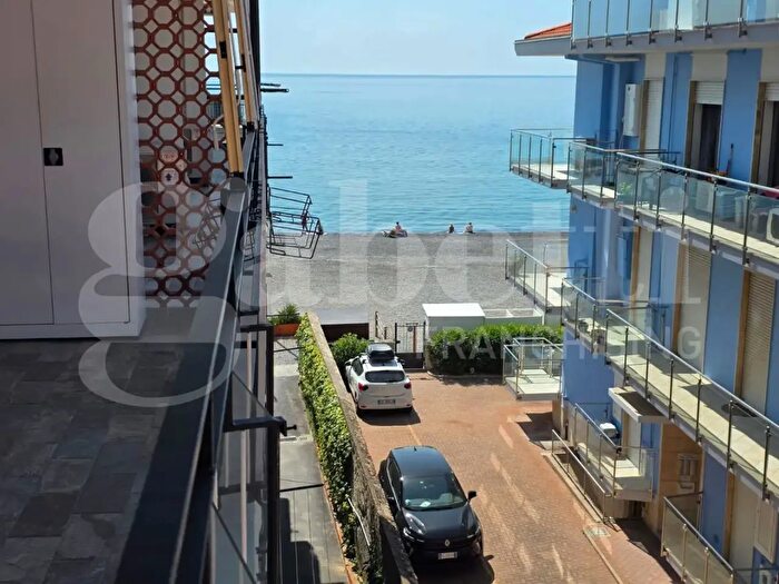 Appartamento bilocale in vendita in Via Ardoino, Diano Marina