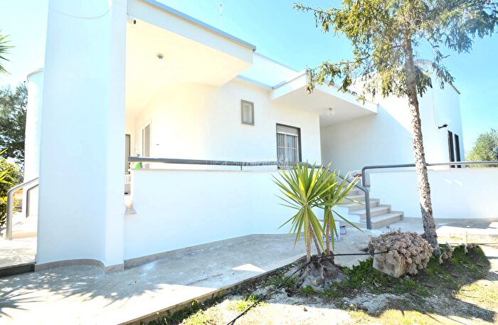 Casa quadrilocale in vendita in Provinciale per Acquaviva, Gioia Del Colle