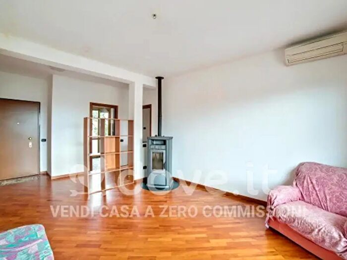 Appartamento trilocale in vendita in Via Adamello, Rovellasca
