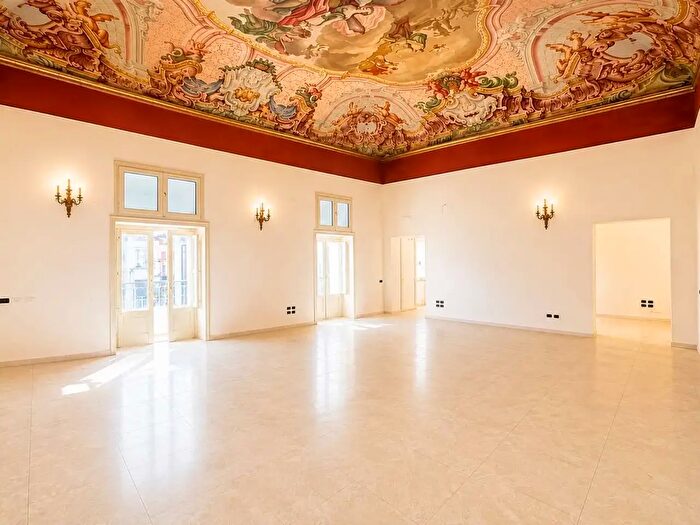 Appartamento con 5 locali in vendita in Corso Umberto I, Cava De Tirreni