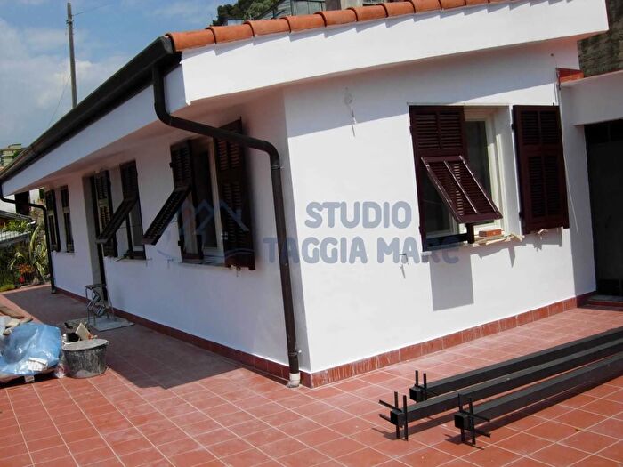 Casa bilocale in vendita in Regione Prati E Pescine, Taggia