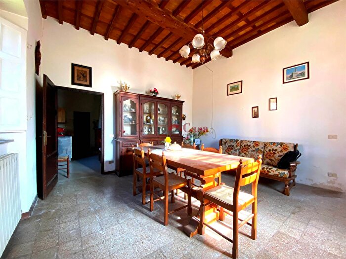 Casa con 5 locali in vendita in Lucca