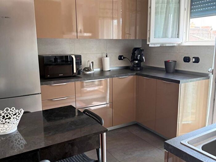 Appartamento trilocale in affitto in Via dei Veralli, Pisana Bravetta, Roma