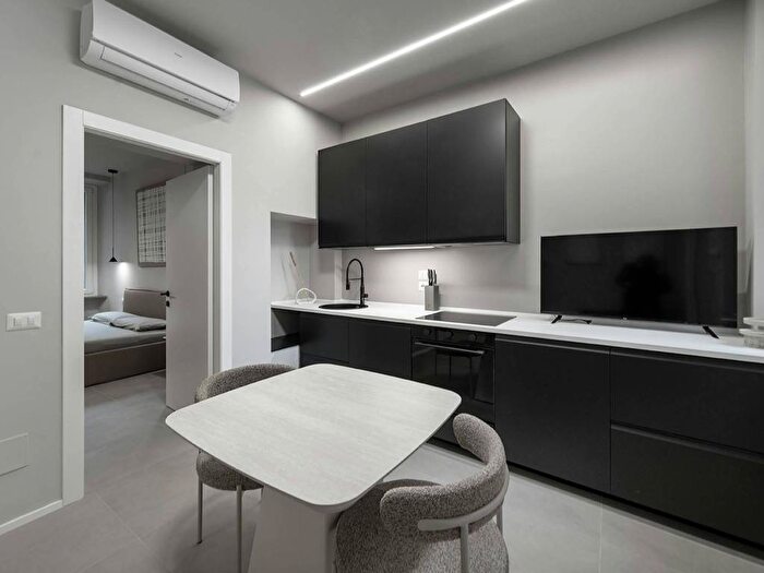 Appartamento monolocale in affitto in Via Carlo Farini, Isola, Milano