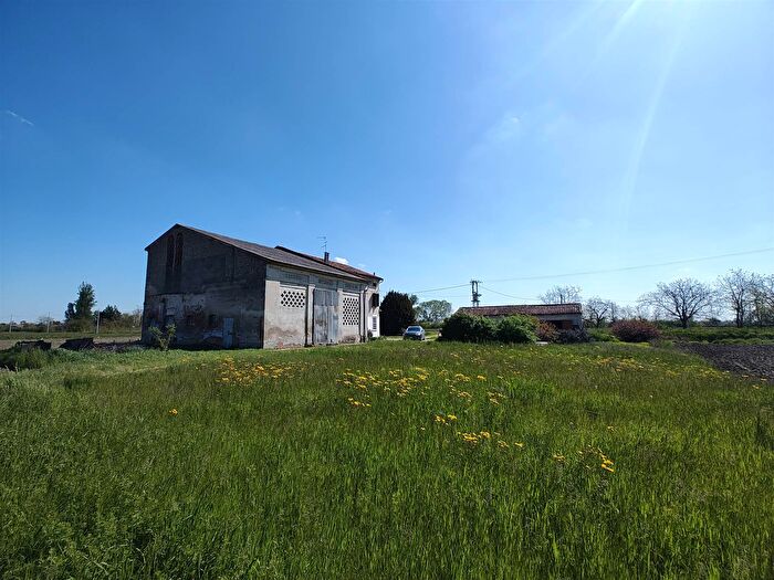 Casa con 16 locali in vendita in Pegognaga