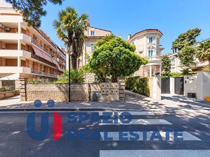 Appartamento trilocale in vendita in Via del Santuario, Pescara