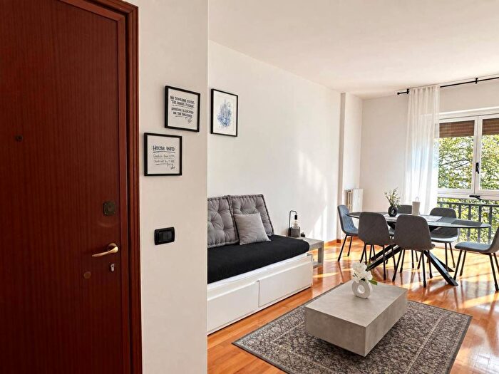 Appartamento trilocale in affitto in Via Savona, Solari, Milano