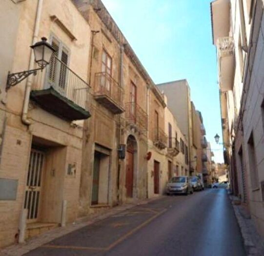 Casa con 5 locali in vendita in Via Ricasoli, Castelvetrano