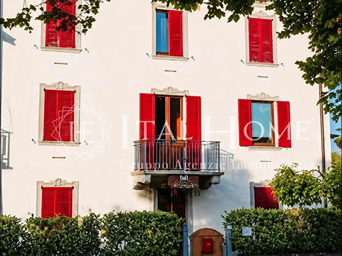 Casa con 12 locali in vendita in Via Sombreno, Bergamo