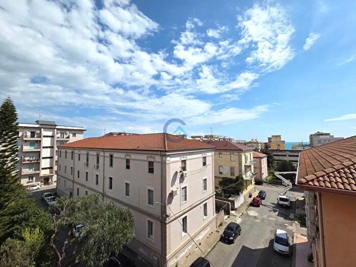 Appartamento quadrilocale in vendita in Viale Crotone, Catanzaro