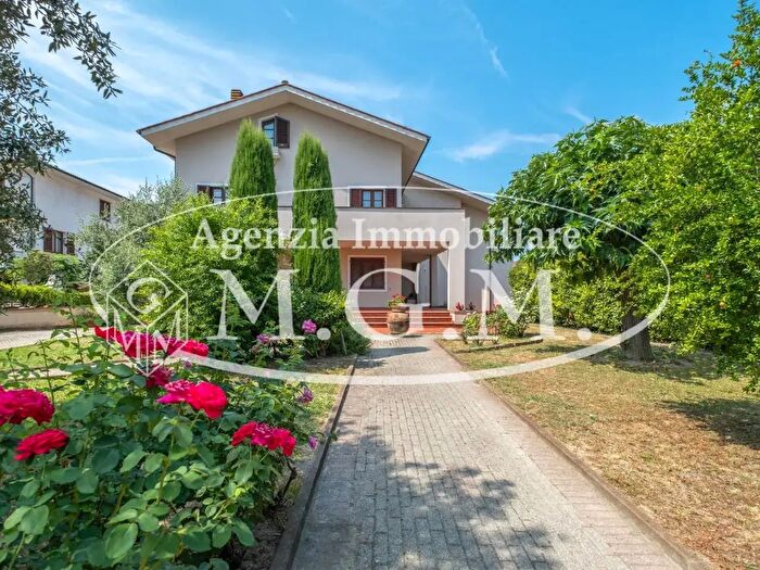 Casa con 15 locali in vendita in a Caduti di Piavola, Calcinaia