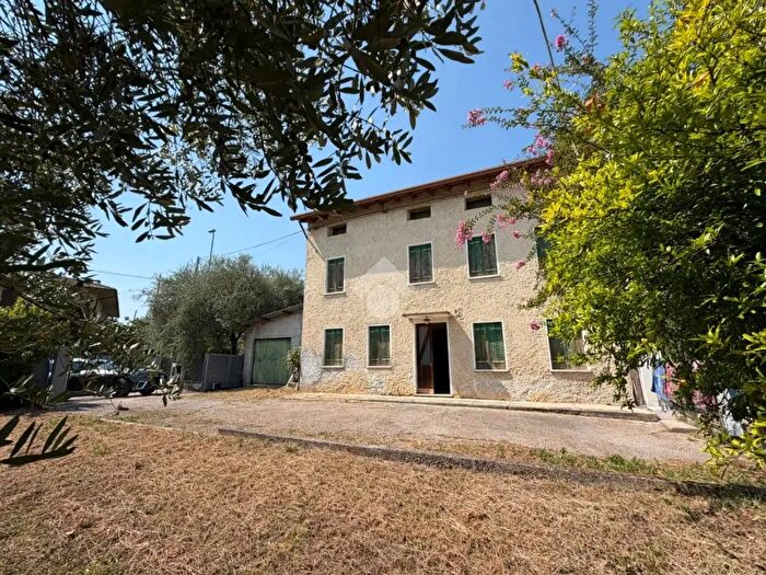 Casa quadrilocale in vendita in Via Creazzo, Pianezze