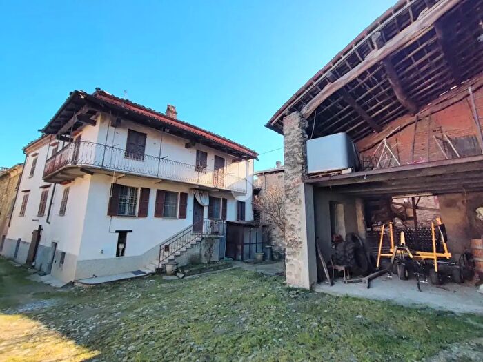 Casa con 9 locali in vendita in Vicolo del Centro, Brignano Frascata