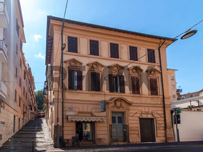 Appartamento trilocale in vendita in Via Luciano Manara, Frascati
