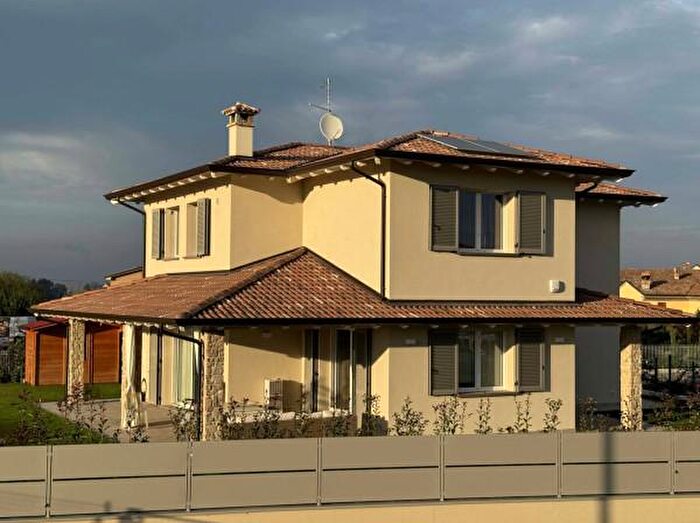 Casa quadrilocale in vendita in Via Guglielmo Marconi, Gossolengo