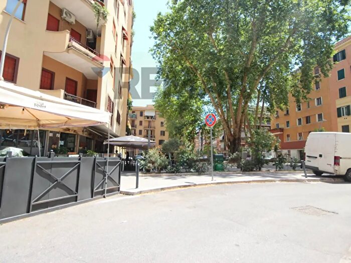 Appartamento trilocale in affitto in Via Pasquale Tola, Roma