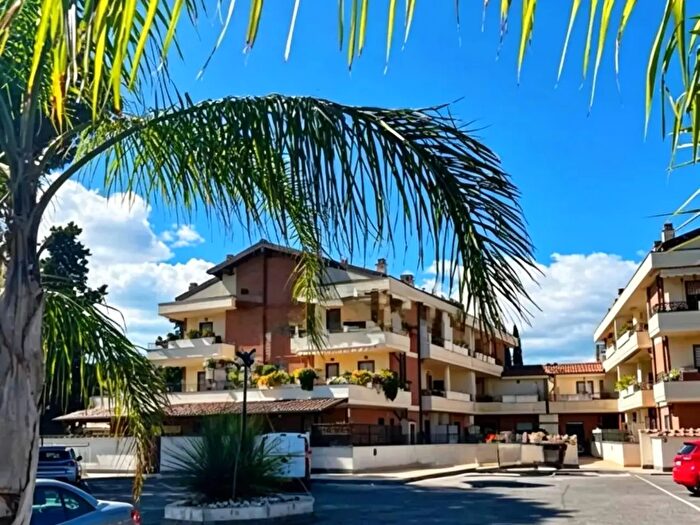 Appartamento bilocale in vendita in Via Domenico Ceccarossi, Roma