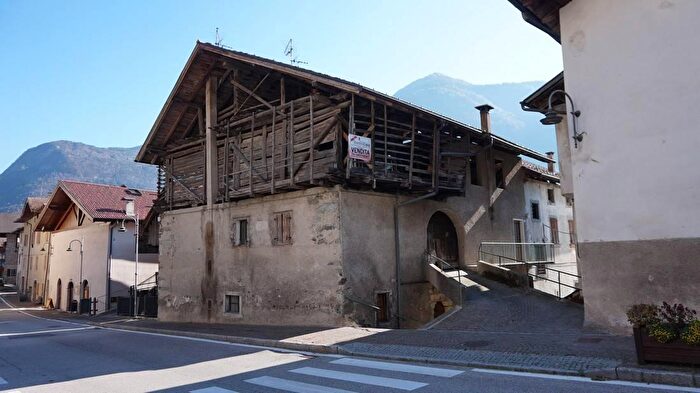 Appartamento con 5 locali in vendita in Via Filippo Serafini a, Tre Ville