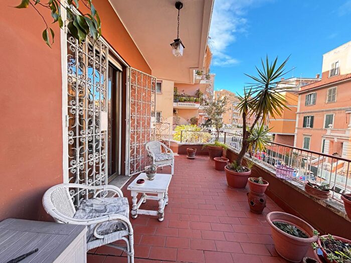 Appartamento quadrilocale in vendita in Via Aurelia, Roma