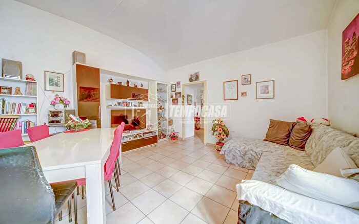 Appartamento bilocale in vendita in Piazza Giacomo Matteotti, Varano Borghi