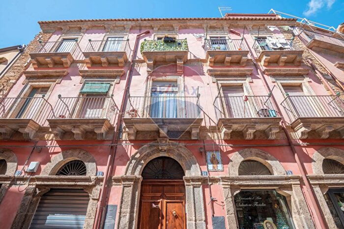 Appartamento con 8 locali in vendita in Corso Vittorio Emanuele, Caltagirone