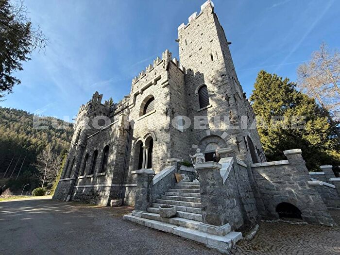Appartamento trilocale in affitto in Via Castello, Ponte di Legno