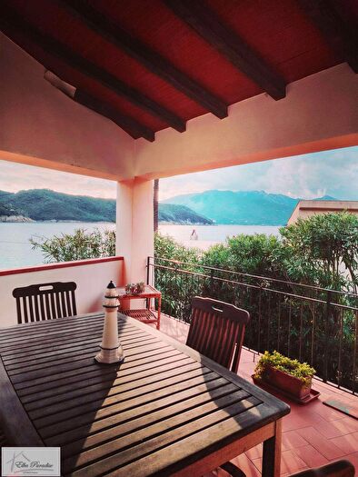 Casa con 8 locali in vendita in Loc Scaglieri, Portoferraio