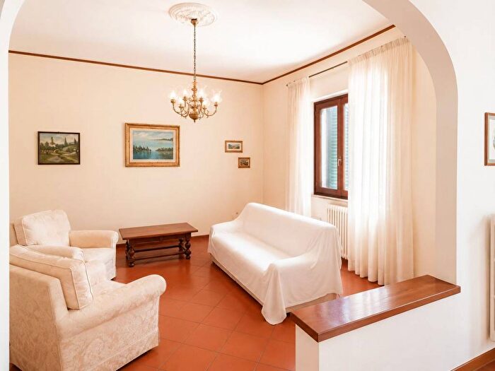 Casa con 6 locali in affitto in Via Francesco Petrarca, Comeana, Carmignano