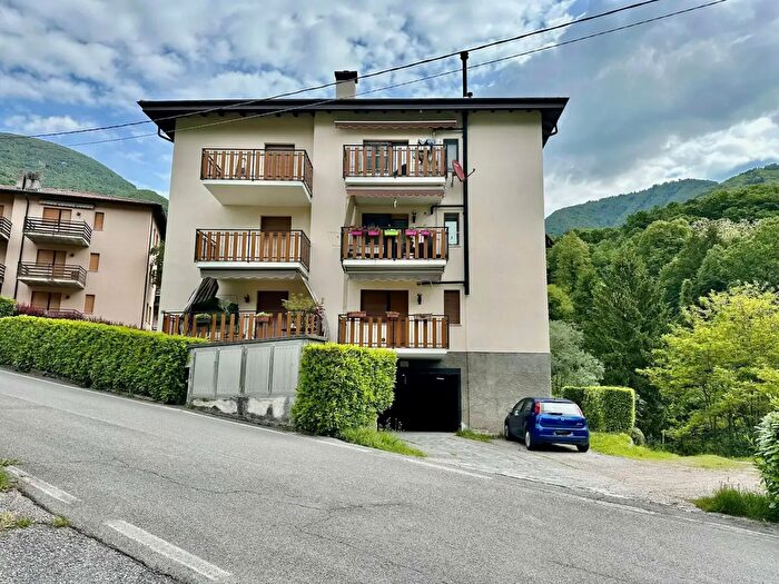 Appartamento trilocale in vendita in Via Caravaggio, Taceno