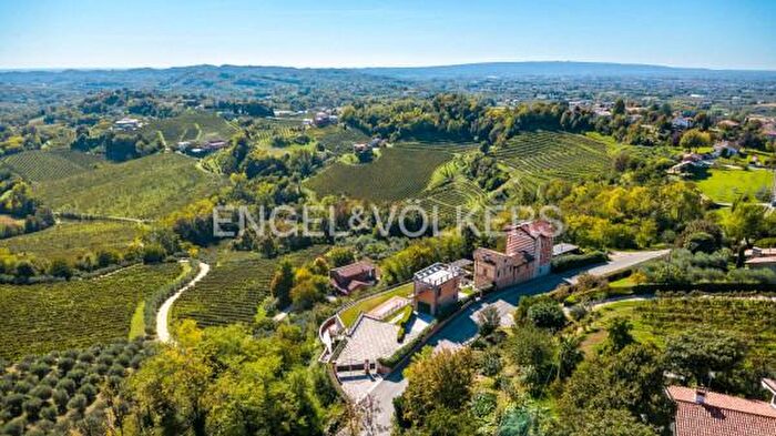 Casa con 6 locali in vendita in Via Patrioti, Refrontolo