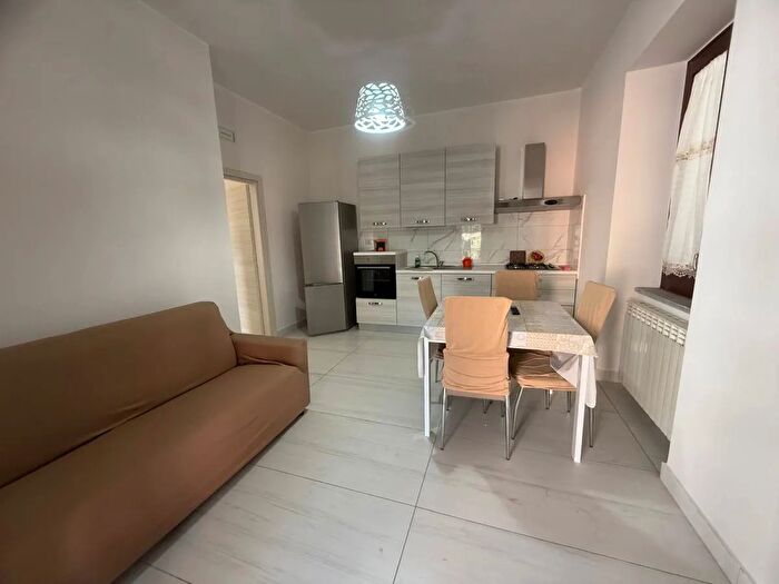 Appartamento trilocale in affitto in Via Cilea, Acerra