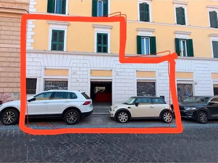 Appartamento con 7 locali in vendita in Via di San Giovanni in Laterano, Roma