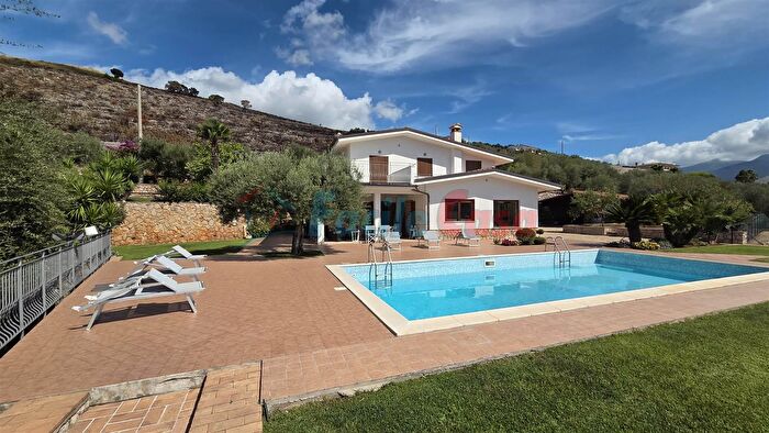 Casa quadrilocale in vendita in Via Vagnoli, Itri