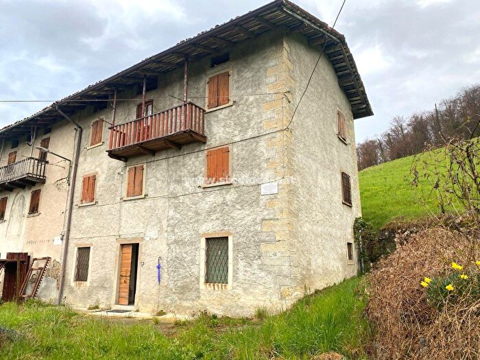 Casa con 5 locali in vendita in Pralungo, San Giovanni Bianco