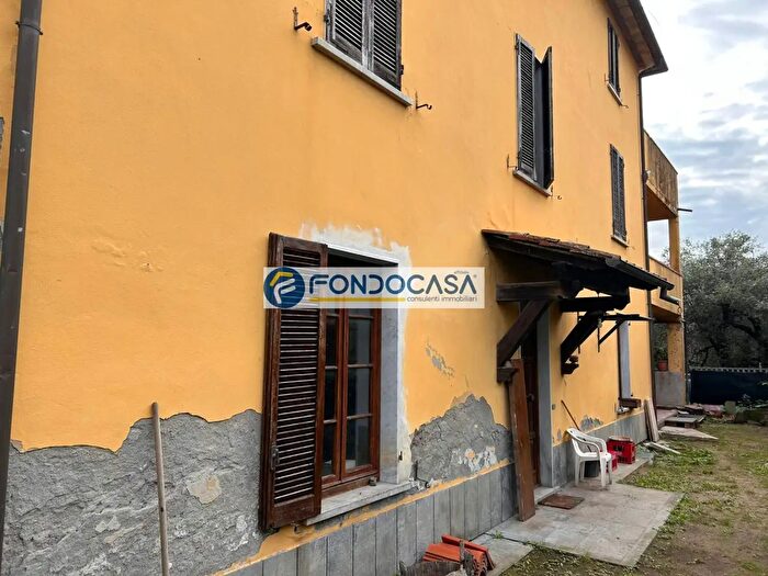 Casa con 6 locali in vendita in Via Mordure, Seravezza