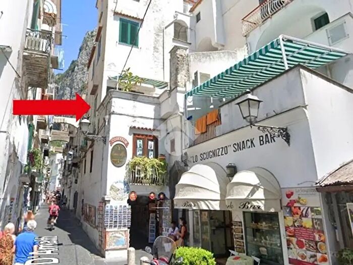 Appartamento trilocale in vendita in Via Pietro Capuano, Amalfi
